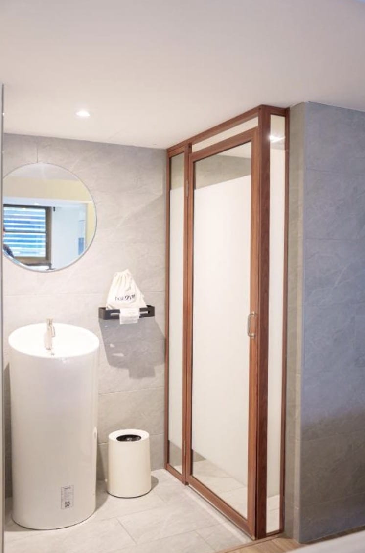 พื้นที่นั่งเล่น Premier Room - Zayn Hotel พร้อมพงษ์